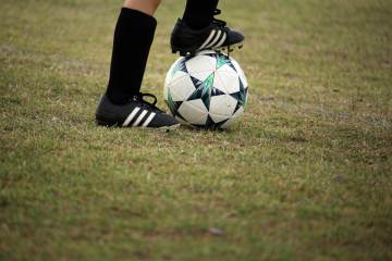 曼联有望免费签世界杯主力！英超升班马欲打包签两人，首战或倒戈（配图示意）